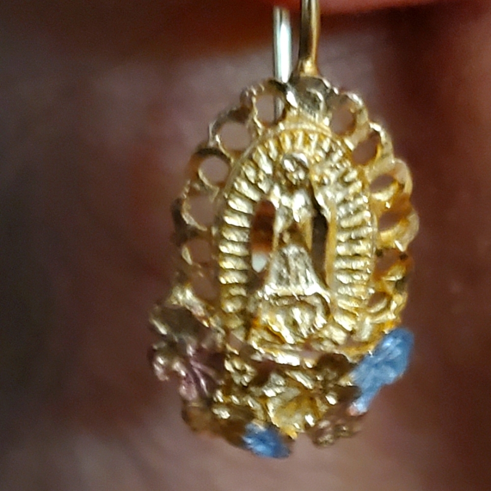 Aretes de virgen